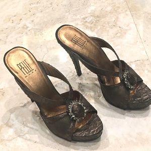 Pelle Moda Bronze high heel pumps